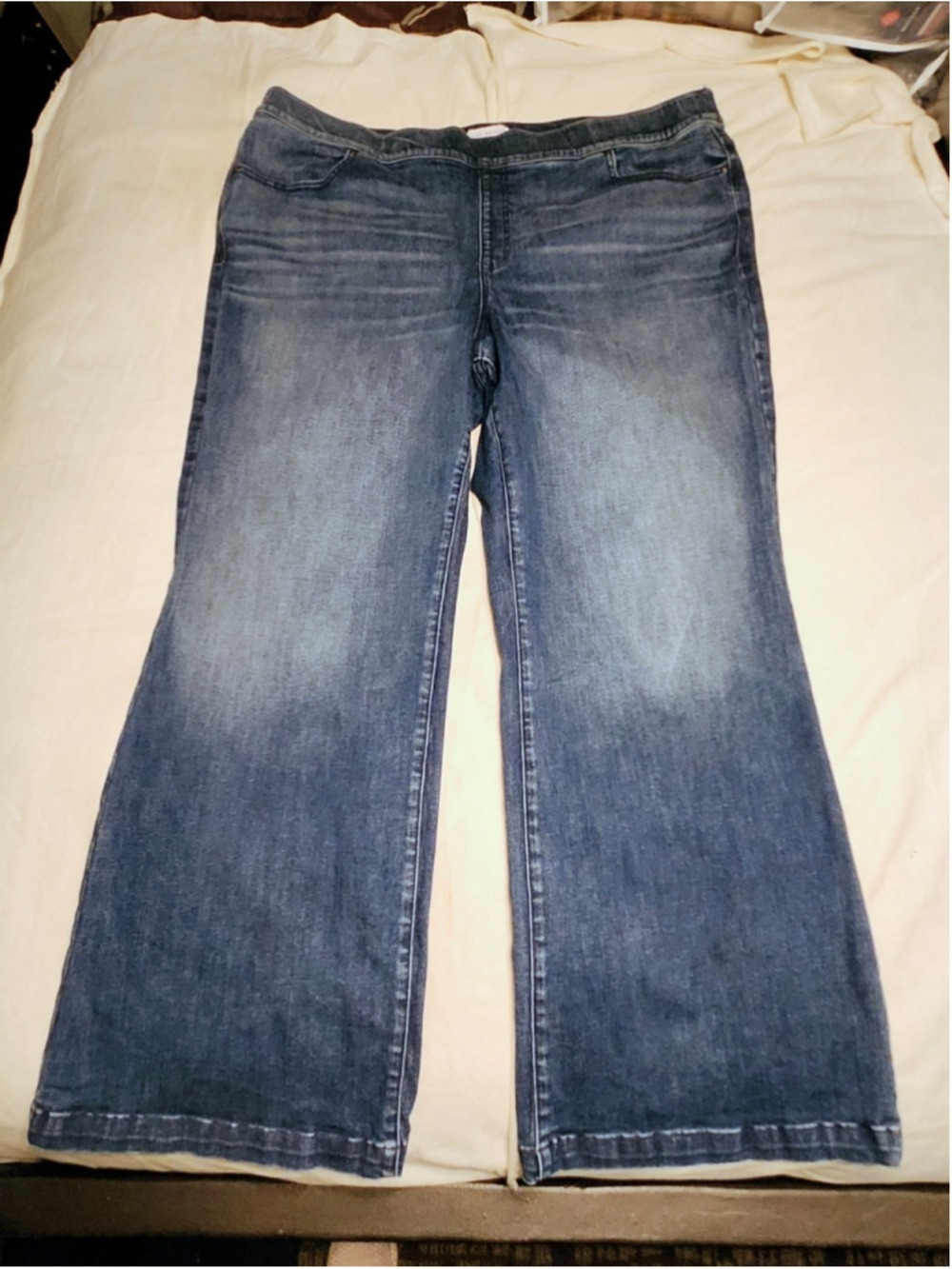 Lane Bryant High Rise Pull On Wide Leg Faded Bootcut Jeans 26 - Picture 6 of 8